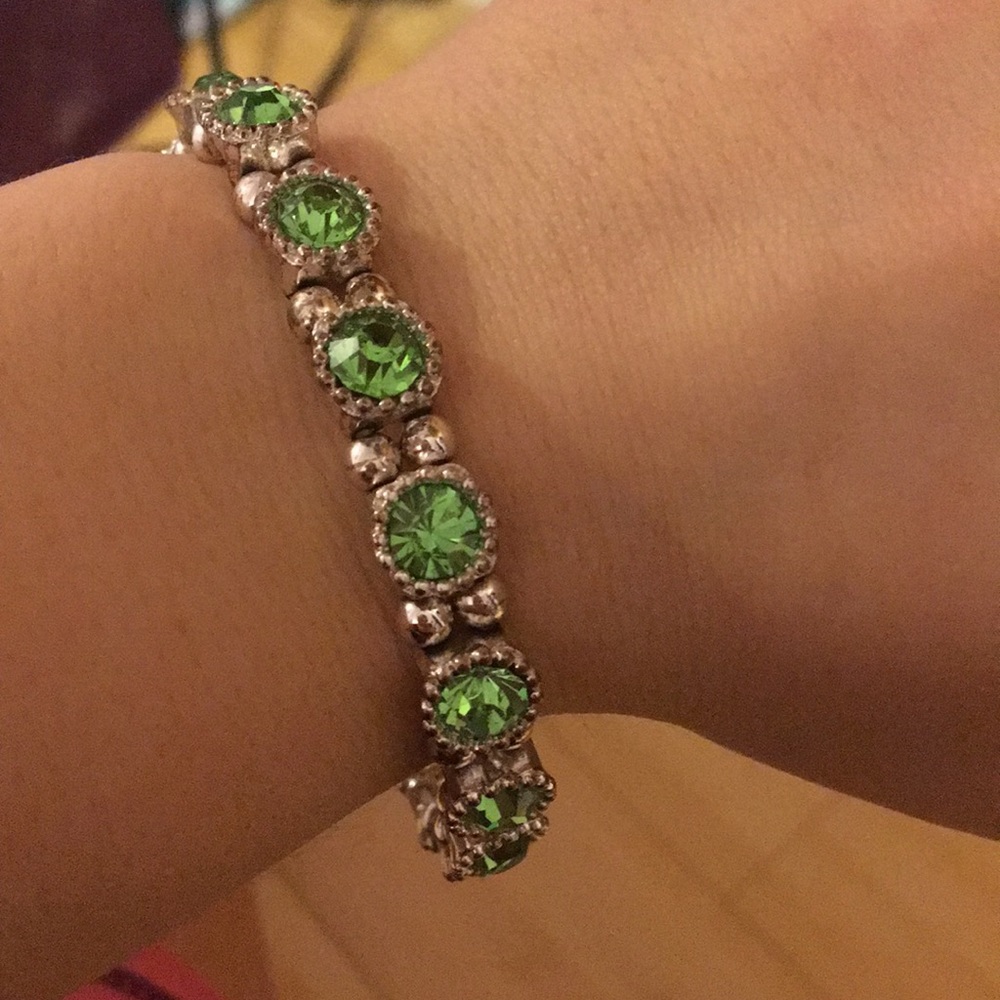 Light green elastic bracelet